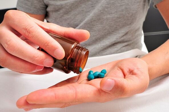 Einnahme von Pillen zur Potenzsteigerung