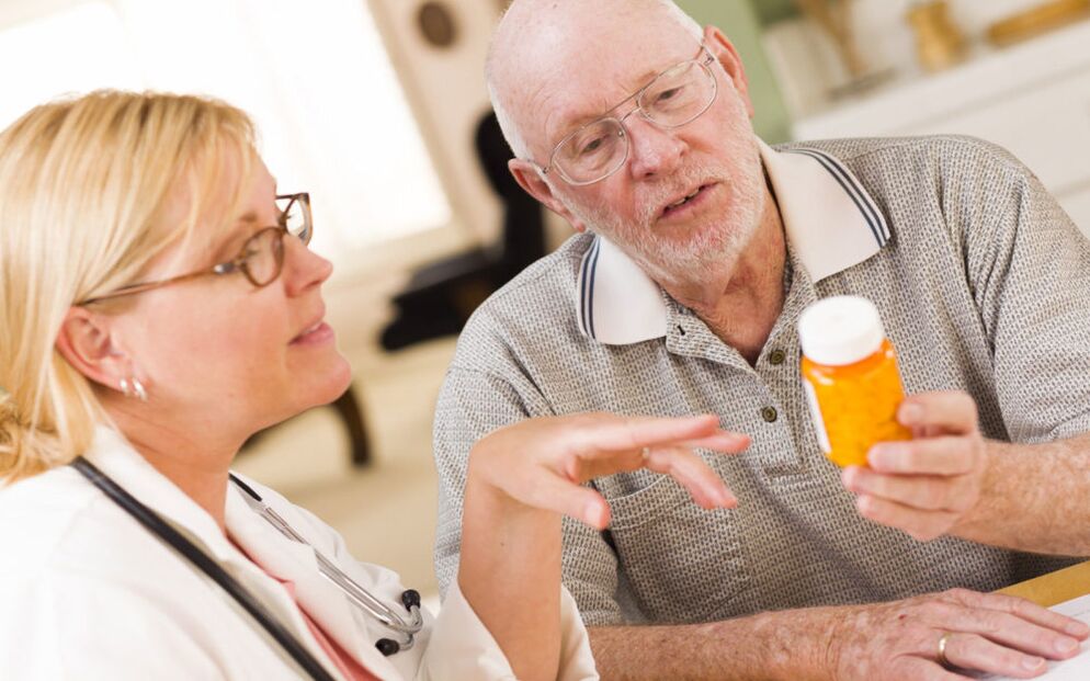 Der Arzt verschreibt dem Patienten, die Leistung zu erhöhen